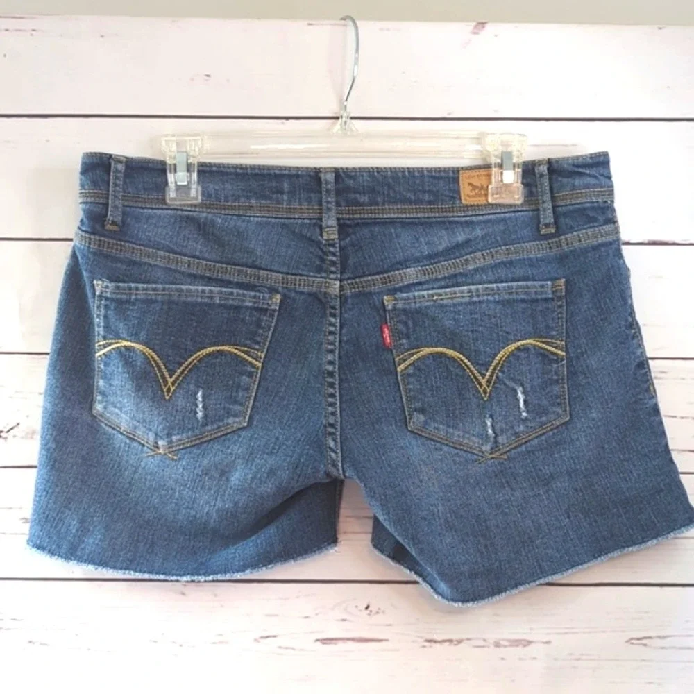 Levi's‎ Midi Y2K Jean Shorts Juniors Distressed Denim Medium Wash Women's Size 9